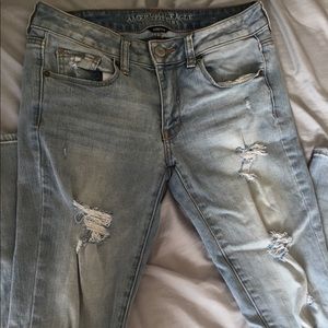 American Eagle outfitters light wash ripped jeans